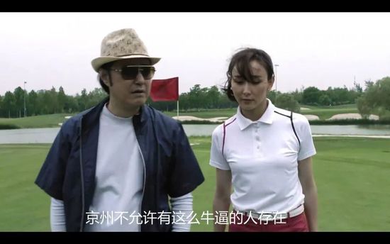 豪华阵容的高能表演，更是超越观众预期，“小丑女”玛格特·罗比化身行走的人间芭比，每一次出场都美到窒息，“高司令”瑞恩·高斯林极具挑战的演出颠覆想象，“让人很难不爱上”，“最令人意外的还有硬汉赵喜娜的人鱼肯”，无限惊喜引人尖叫